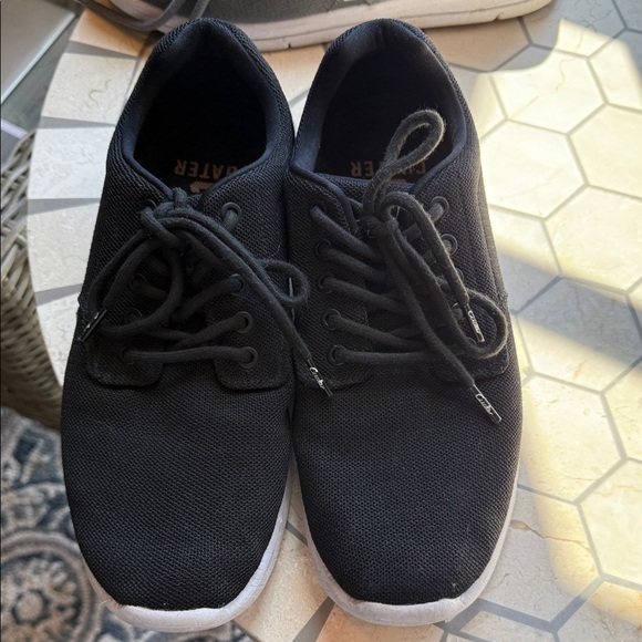 Travis Mathew Cuater Shoes 👟 - Picture 1 of 7